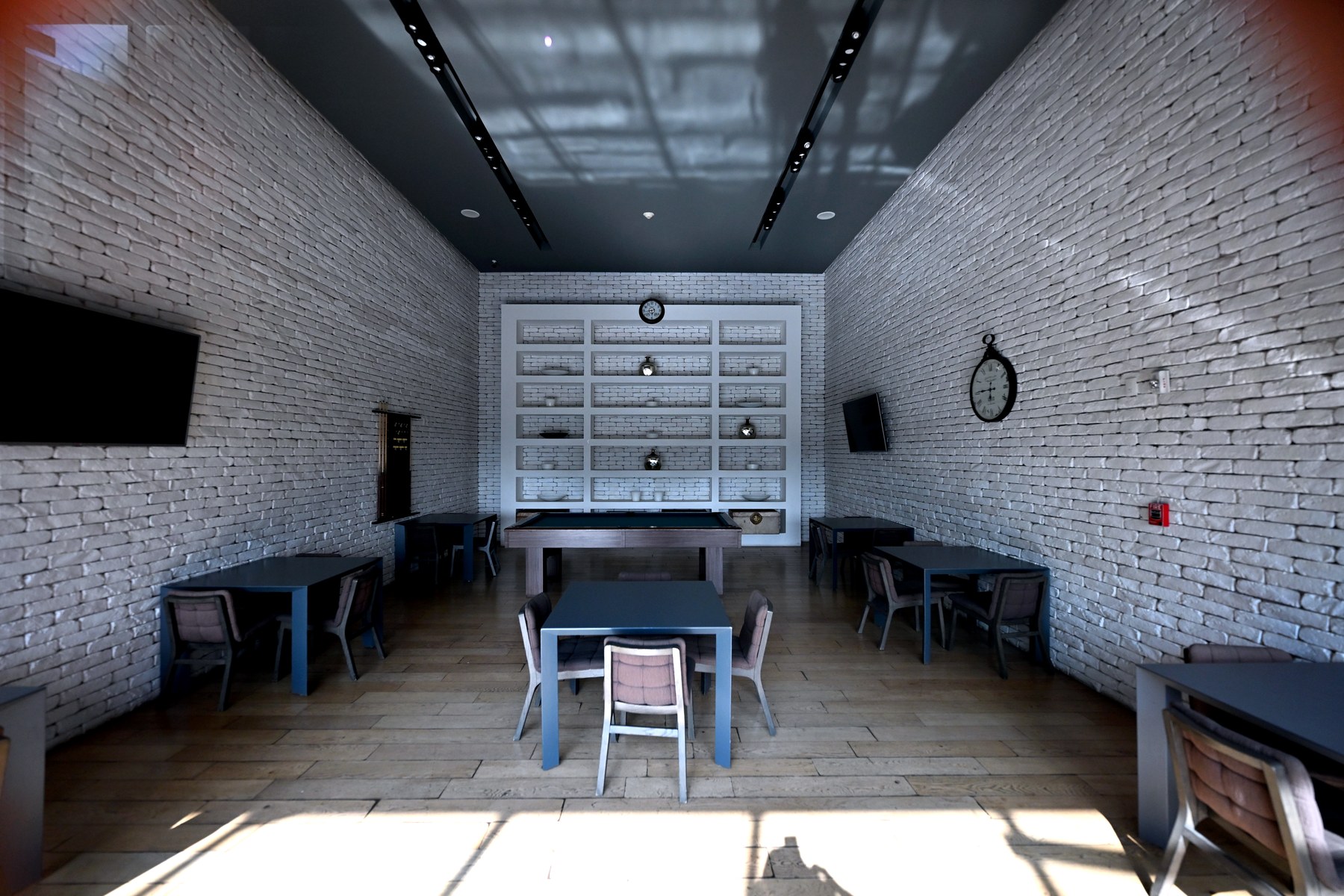Sal&oacute;n de Billar & J&oacute;venes